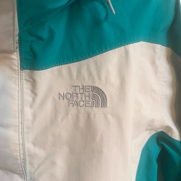 The North Face Women’s Medium running/wind breaker/ rain jacket - Picture 2 of 9